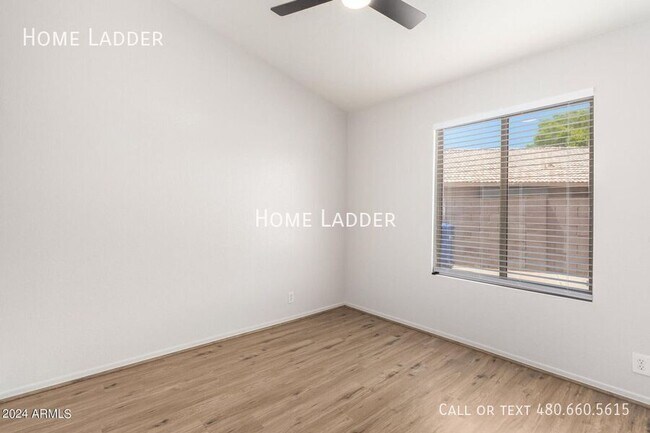Building Photo - 917 S Del Rancho