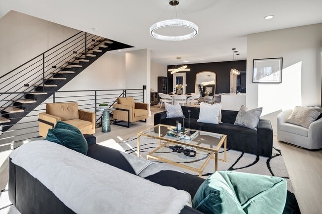 Building Photo - 400 E Pontotoc Ave