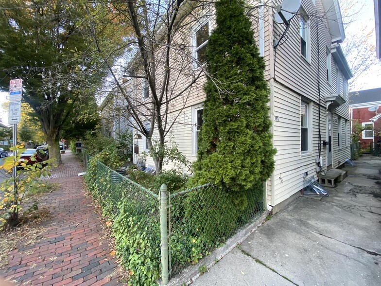 Building Photo - 153 Hamilton St