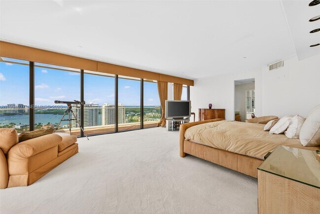 Building Photo - 2800 Island Blvd