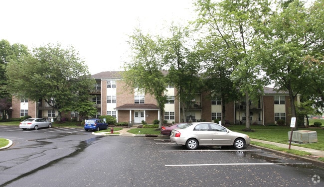 Building Photo - Briarwood Apartments