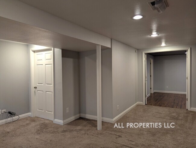 Building Photo - 3511 Newport St