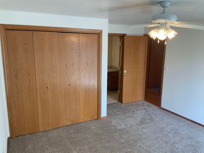 Building Photo - 3 Bedroom, 2 Bathroom House in Springfield