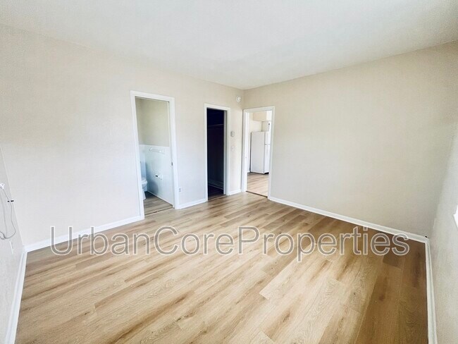 Building Photo - 115 7th Ave N