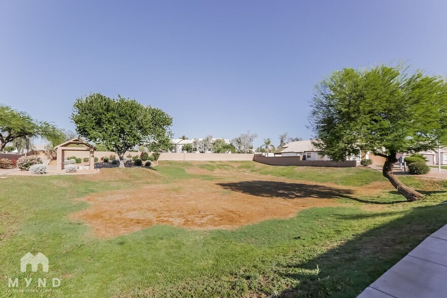 Building Photo - 1045 W Todd Dr