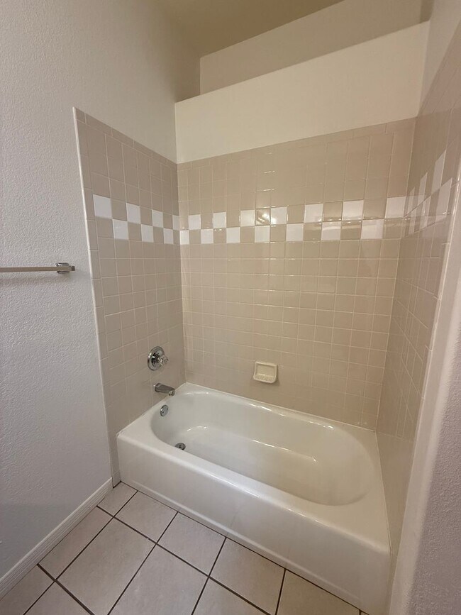 Building Photo - Beautiful 2 Bedroom/2 Bath W/ Office
