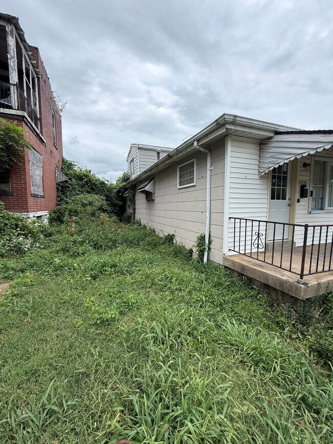 Building Photo - 912 Slosson St