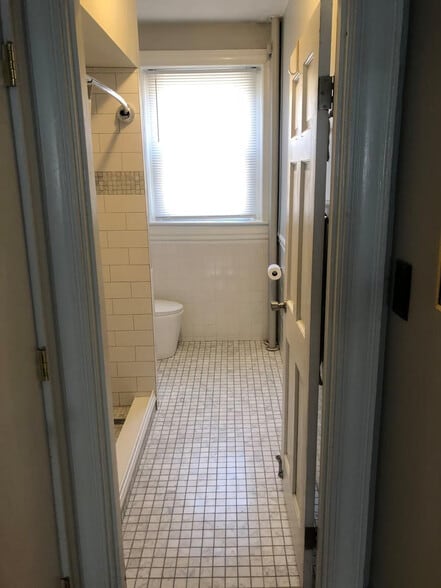 Building Photo - 20 Fordham Rd