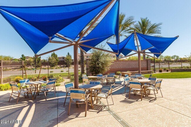 Building Photo - 421 W Leatherwood Ave