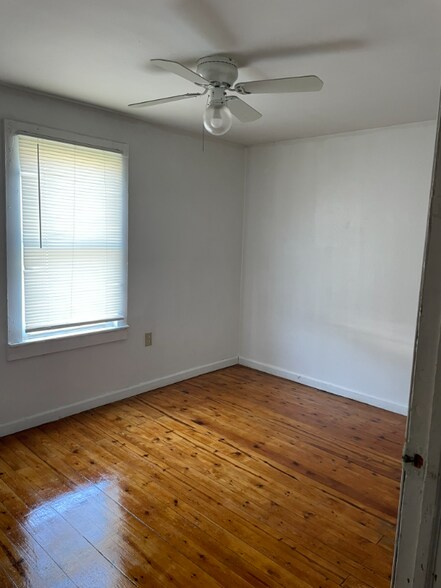 Building Photo - 827 Sagamore Ave