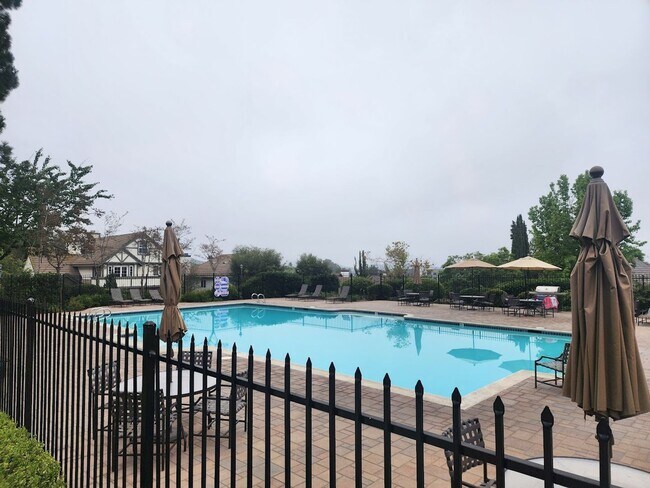 Building Photo - Gorgeous 5 Bedroom in Carmel Mtn Ranch in Gated Community