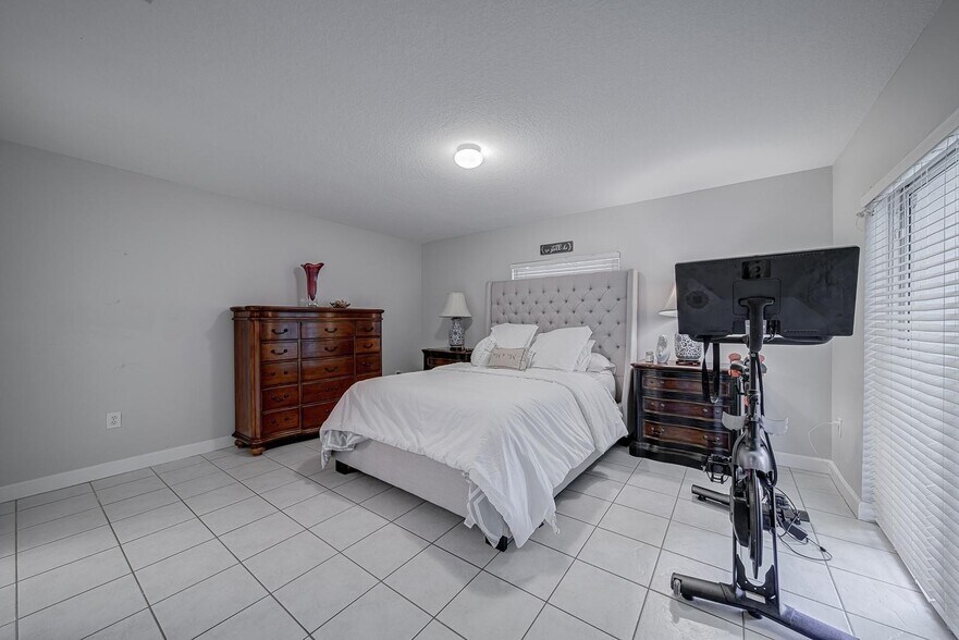 Building Photo - 18128 SW 151st Ave