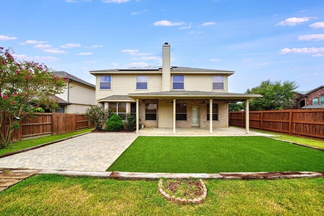 Building Photo - Gorgeous 5-Bedroom, 3.5-Bathroom Home Near...