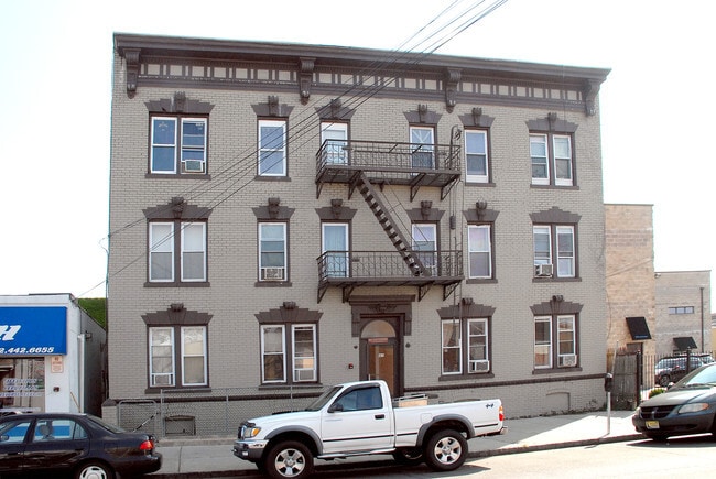 Building Photo - 185 Fayette St