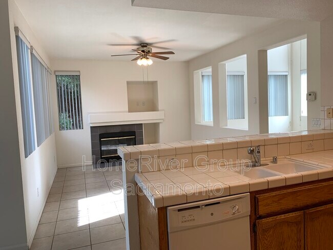 Building Photo - 202 Red Oak Ct