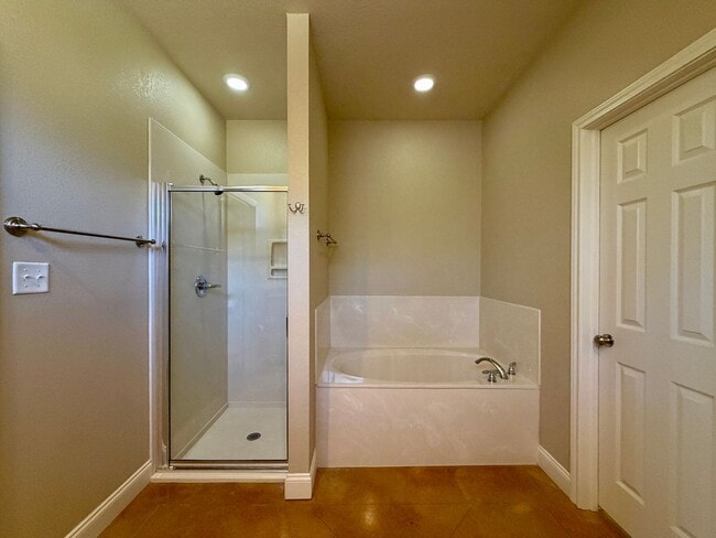 Building Photo - 2941 Savannah Ct