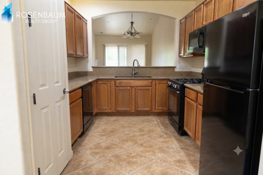 Building Photo - Stunning 3bedroom, 2 bathrooms home in the Prescott Lakes Community!