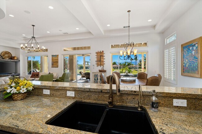 Building Photo - 96 Vía Bella