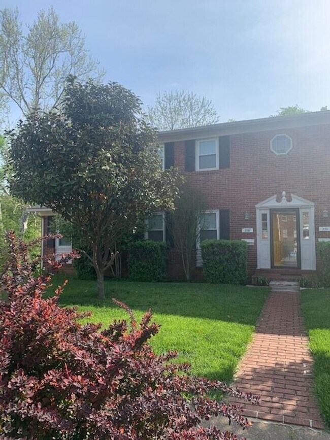 Building Photo - 215 Medlock Rd