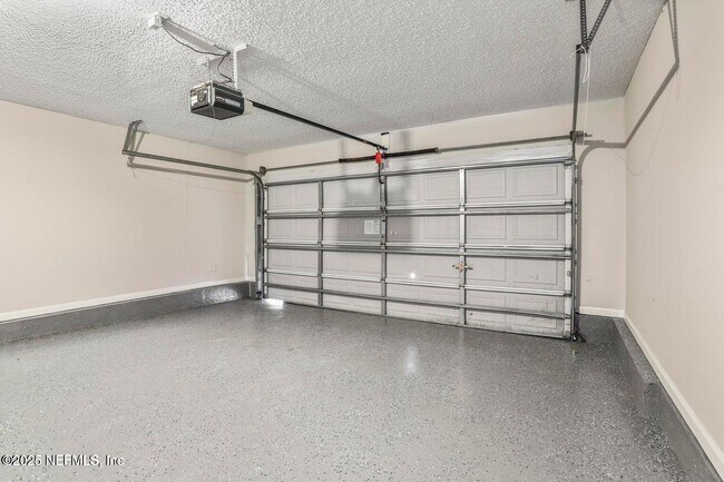 Building Photo - 3924 Victoria Landing Dr S