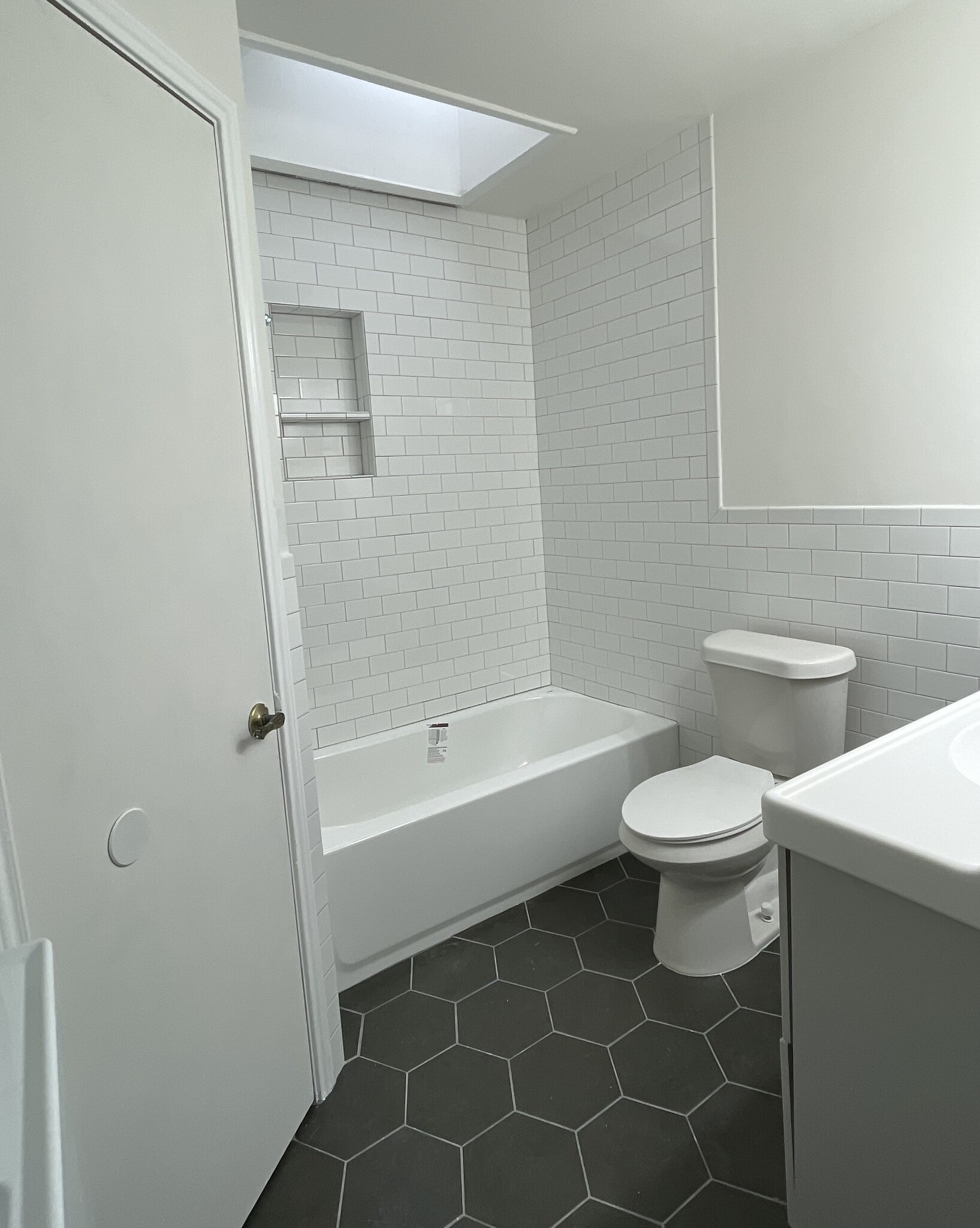 Just remodeled bathroom - 430 Lindsey St