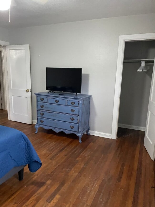 Building Photo - Charming 2 bedroom Duplex