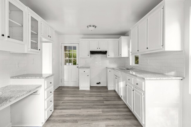Building Photo - Charming 3 Bedroom, 2 Bathroom house