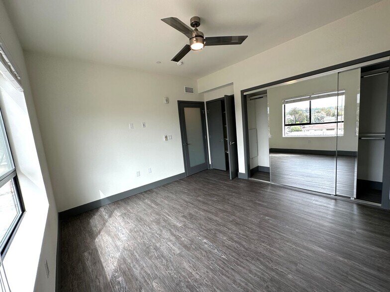 Building Photo - 3743 Midvale Ave