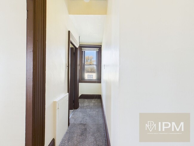 Building Photo - 24 N Main St