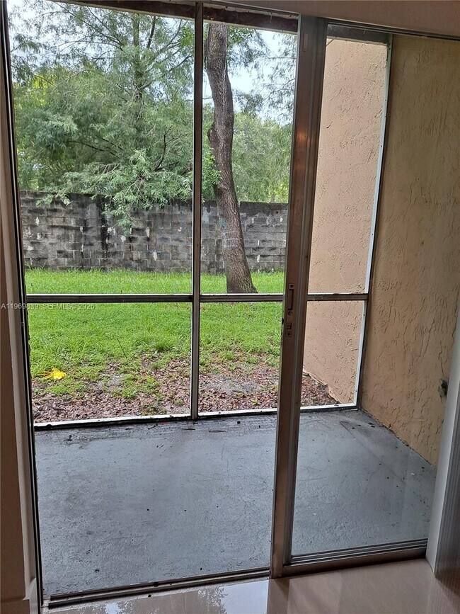 Building Photo - 8041 SW 21st Ct