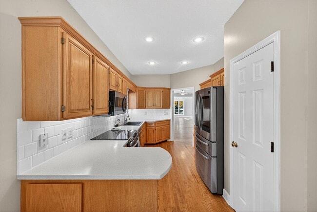 Building Photo - 205 Club Villa Dr W