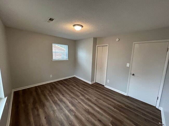 Building Photo - 2026 Woodmead St SW