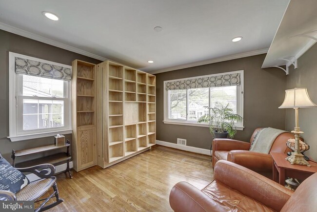 Building Photo - 311 Timberwood Ave
