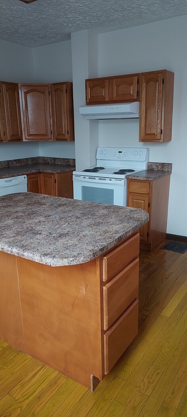 Building Photo - 518 4th St