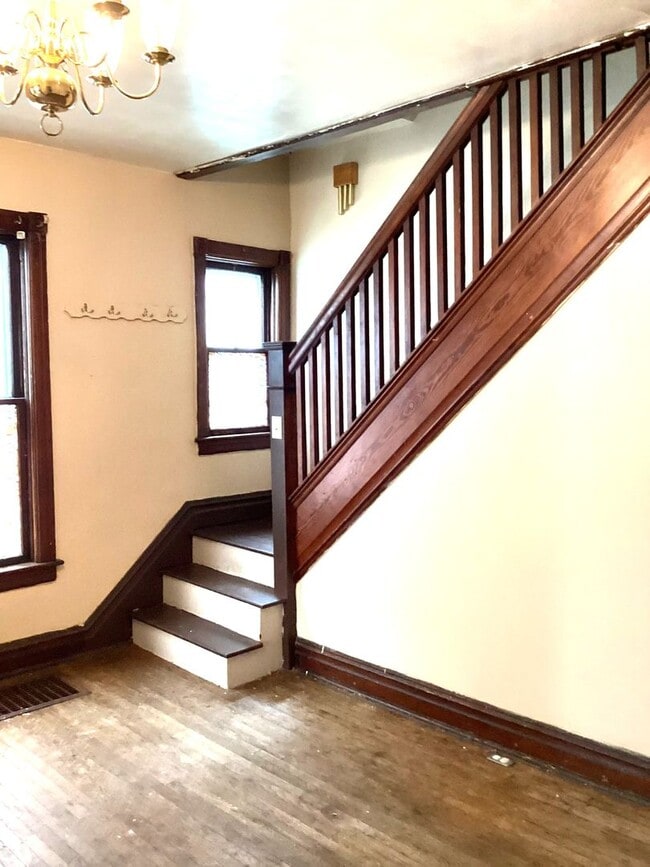 Building Photo - OTB 9/30/25 - 5-7 W North St