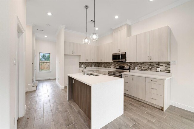 Building Photo - 5105 Malmedy Rd