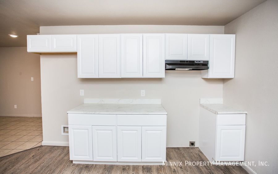 Building Photo - 924 Adrian St