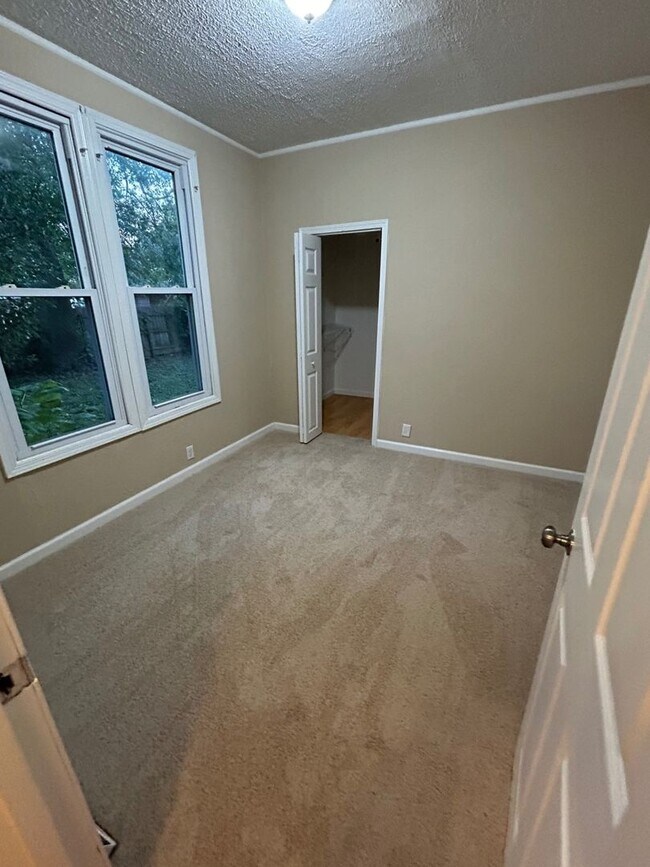 Building Photo - BELOW MARKET RENT!