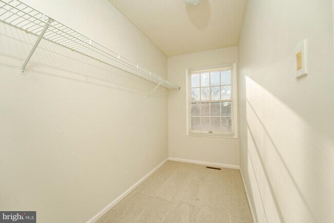 Building Photo - 19 Clipper Ct