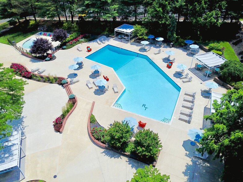 Primary Photo - Regency Towers Apartments