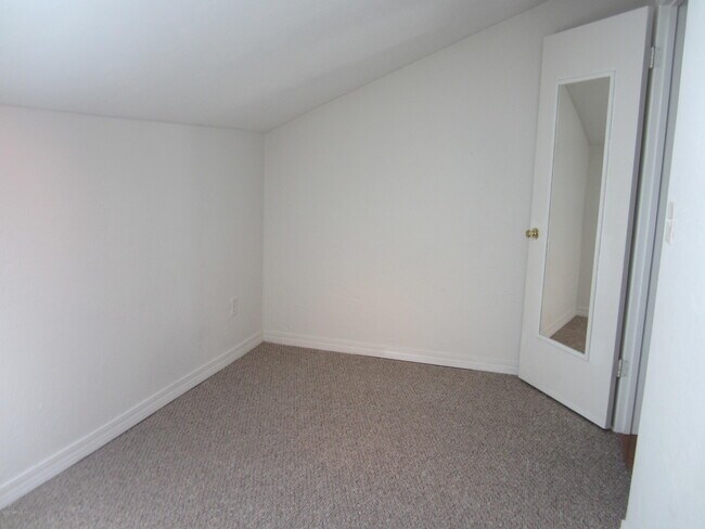 Building Photo - 4401 Seagate Ln N