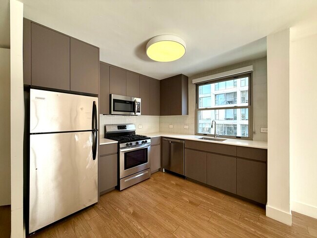 Building Photo - 420 W Belmont Ave