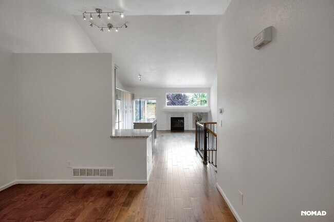 Building Photo - Beautiful 4BR House in Centennial