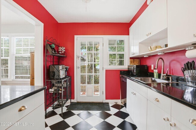 Building Photo - 1602 Felch Ave