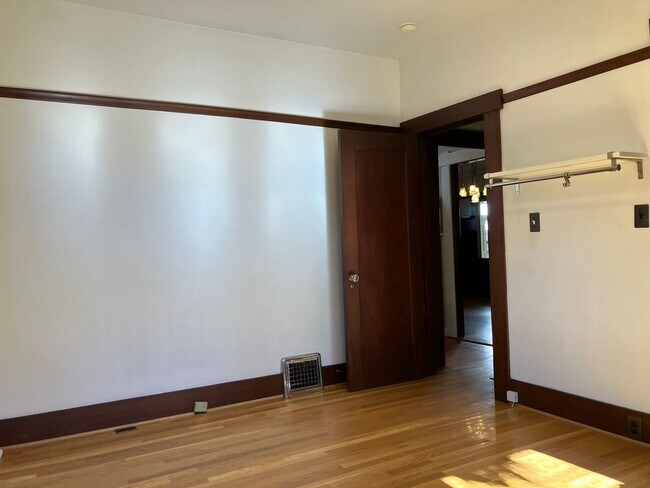 Building Photo - Charming Craftsman 2-Bedroom Home with Upd...