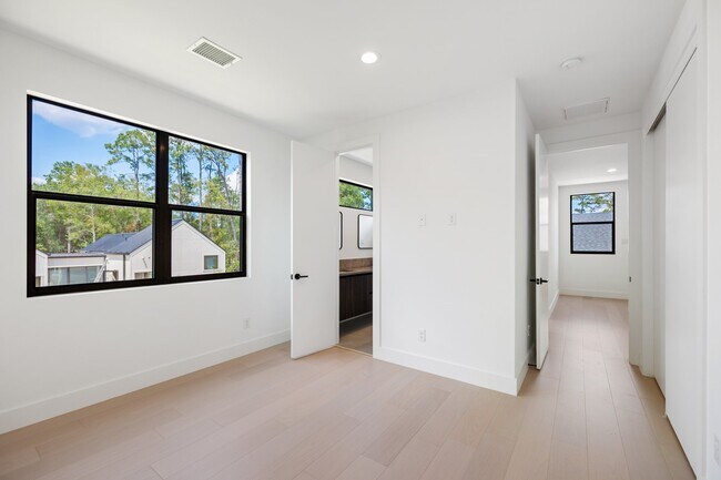 Building Photo - 1420 Primrose St