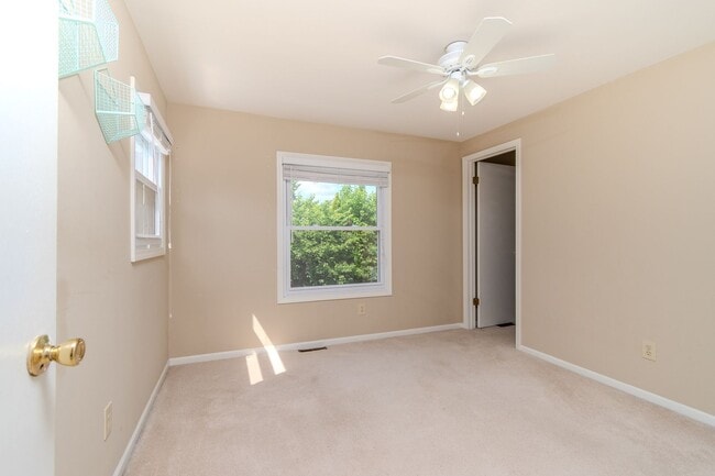 Building Photo - Stunning 4-Bedroom, 2-Bath Home with Moder...