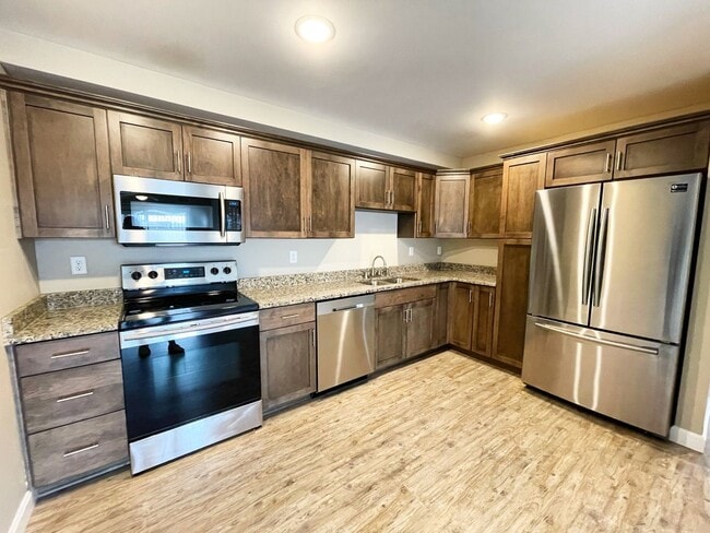 Building Photo - Silver Creek Apartments