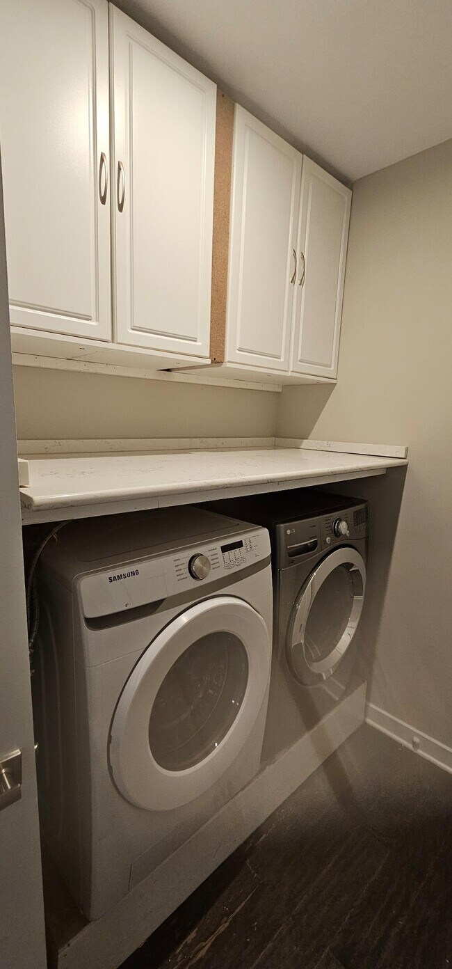 Building Photo - 12631 ES Draper Dr