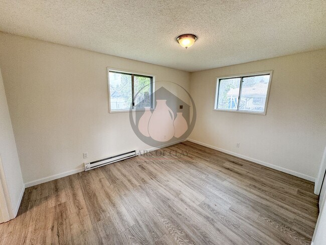 Building Photo - Beautifully Renovated Home -